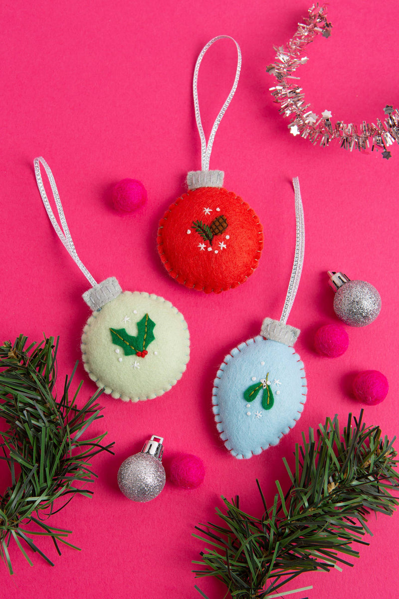 Christmas Baubles Felt Craft Kit